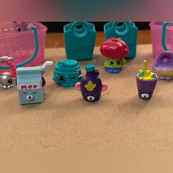 Shopkins Season 3 Petkins Set - Picture 3 of 4